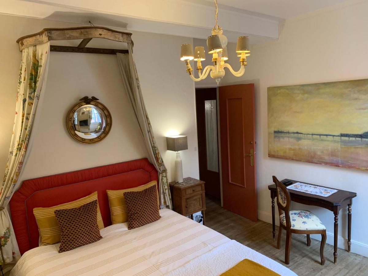 La Grenouille Noire Hotel Marcillat-en-Combraille ภายนอก รูปภาพ