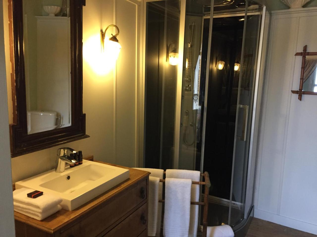 La Grenouille Noire Hotel Marcillat-en-Combraille ภายนอก รูปภาพ