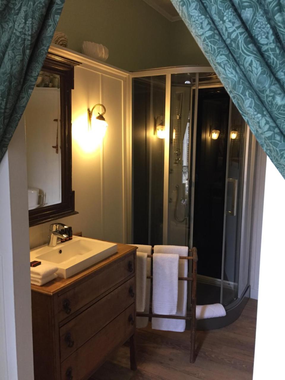 La Grenouille Noire Hotel Marcillat-en-Combraille ภายนอก รูปภาพ
