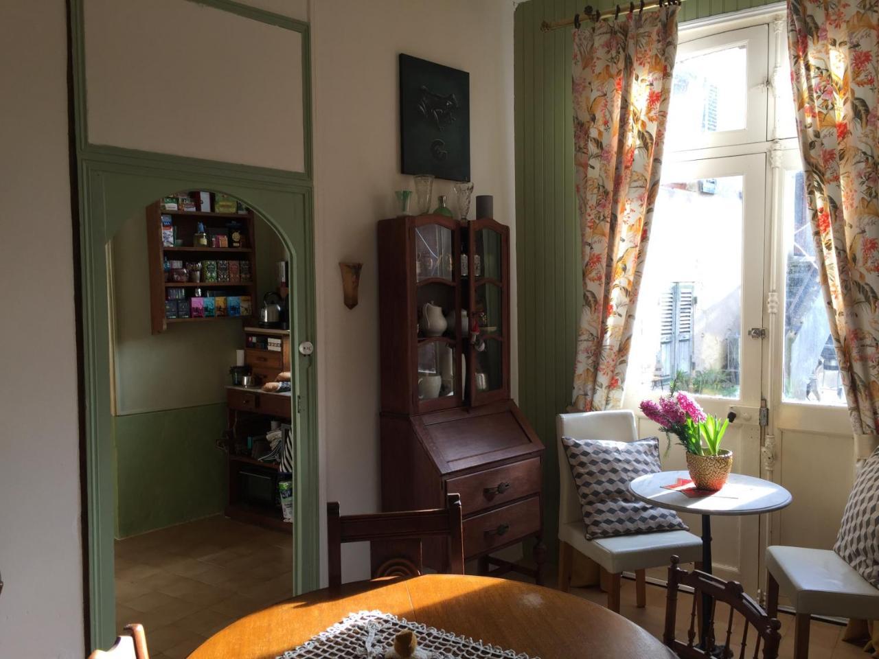 La Grenouille Noire Hotel Marcillat-en-Combraille ภายนอก รูปภาพ